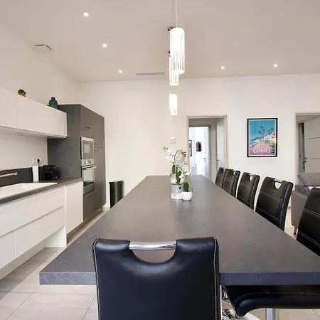 Chic 4 Room Apartment In The Heart Of Cannes Amazing Terrace! *