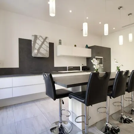Chic 4 Room Apartment In The Heart Of Cannes Amazing Terrace! * Cannes