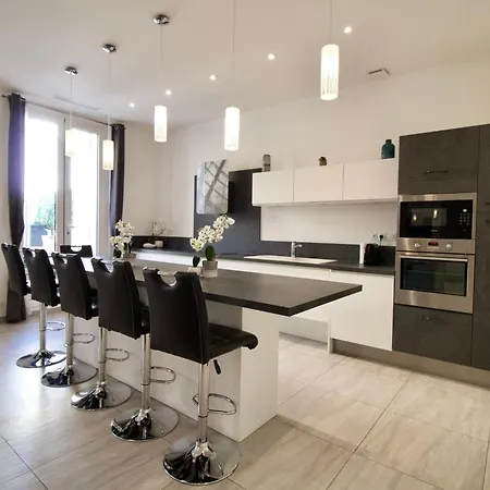 Chic 4 Room Apartment In The Heart Of Cannes Amazing Terrace!